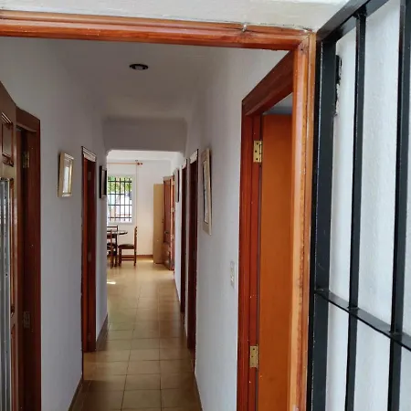 Casa Chalet Independiente En Calle Privada