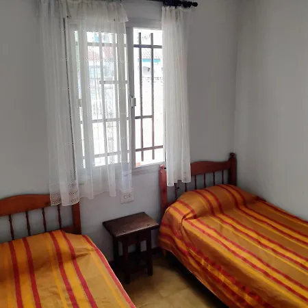 Casa Chalet Independiente En Calle Privada