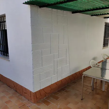 Casa Chalet Independiente En Calle Privada